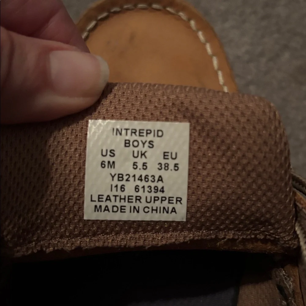 Sperry Boy’s Classic Chestnut Leather Boat Shoes - Picture 2 of 5